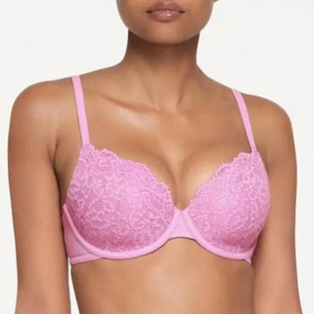 SKIMS Pink Lace Bra